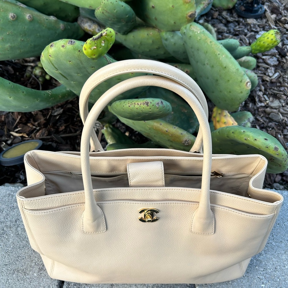 Chanel Turnlock Tote - Picture 3 of 13